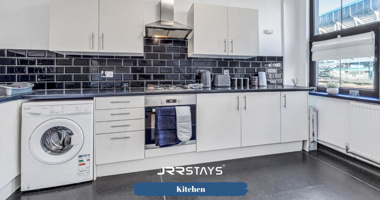 Cardiff Stylish 2 Bedroom Sleeps 6 Wi-Fi - Jrr Stays Luaran gambar